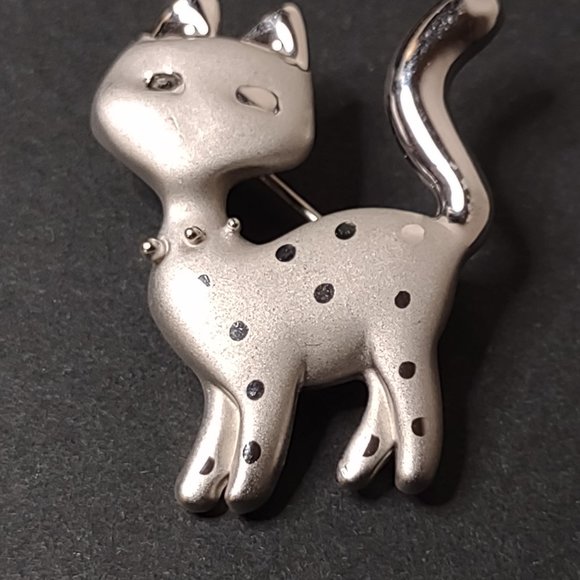 Silver Tone Metal Spotted Cat Brooch - Picture 3 of 11